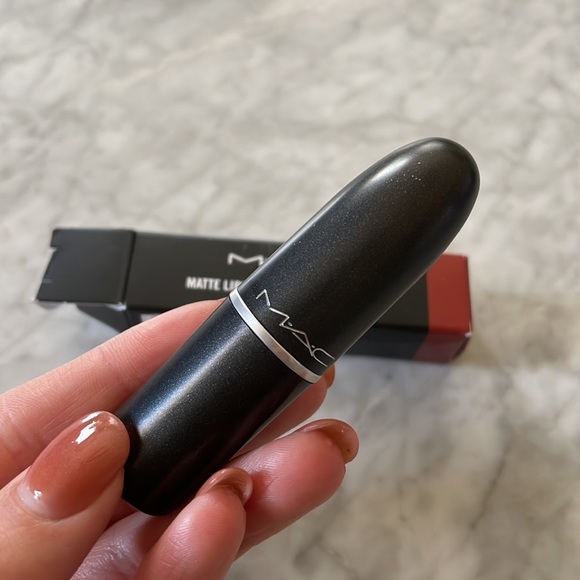 MAC Matte Lipstick - 602 Chili - Picture 5 of 10